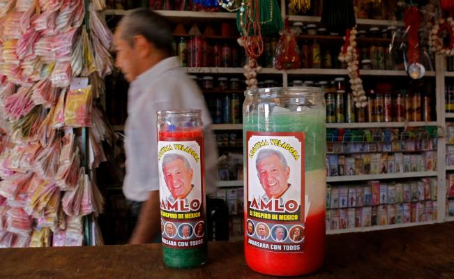 ¿Y a San Antonio ponlo de cabeza?: Ya están a la venta las veladoras para que AMLO gane las elecciones de 2018
