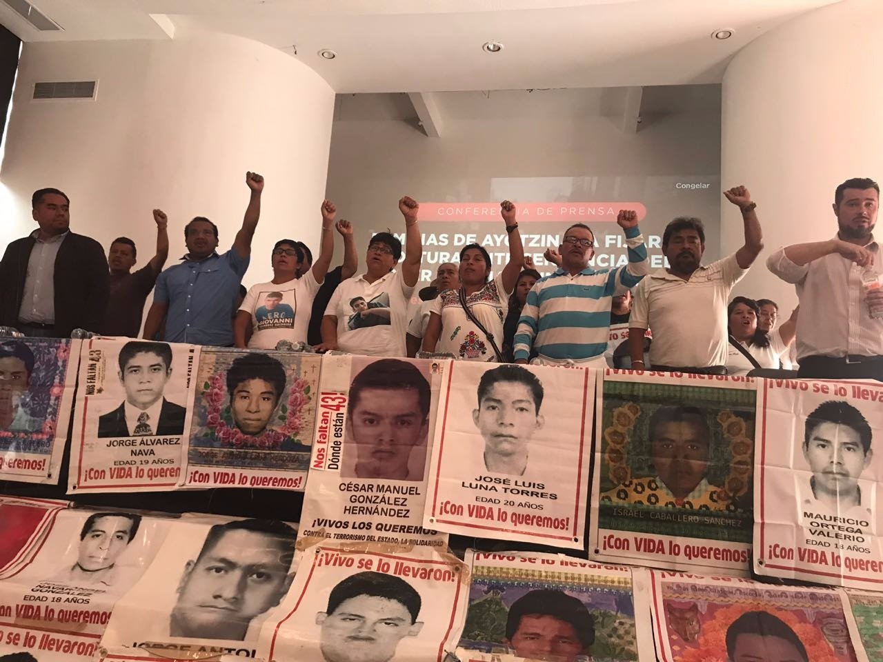 Padres del caso Ayotzinapa exigen a EPN crear la Comisión de la Verdad 