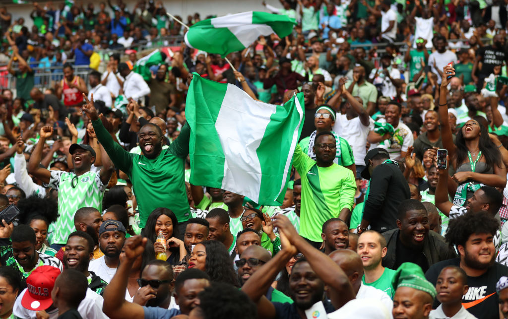 Aficionados de Nigeria no pueden meter gallinas al estadio