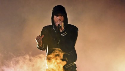 Eminem causa pánico en sus fans por usar sonidos de bala en su show en Bonnaroo