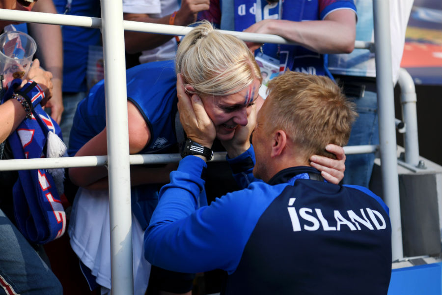 Ternura nivel: Las fotos de los jugadores de Islandia celebrando junto a sus familiares