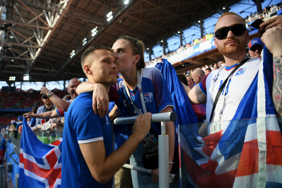 Ternura nivel: Las fotos de los jugadores de Islandia celebrando junto a sus familiares