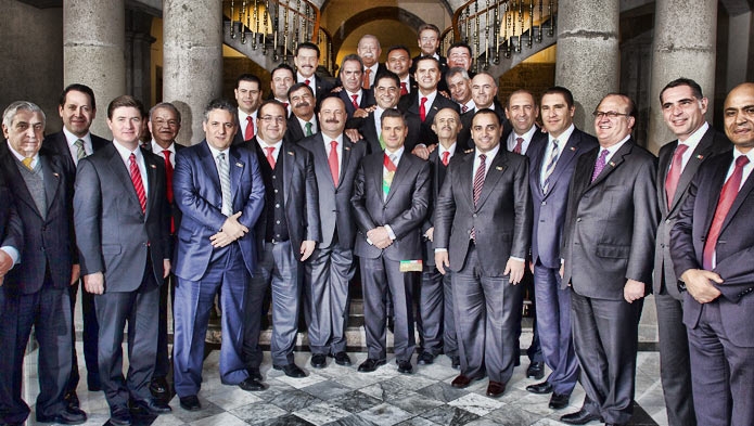 ¡Tiembla álbum del Mundial porque ya llegó el álbum de "La Mafia del Poder"!