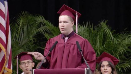 El conmovedor discurso de graduación de un niño autista