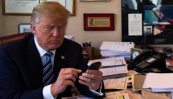 "¡Déjenme bloquear tuiteros!" Trump apela decisión en Corte Federal