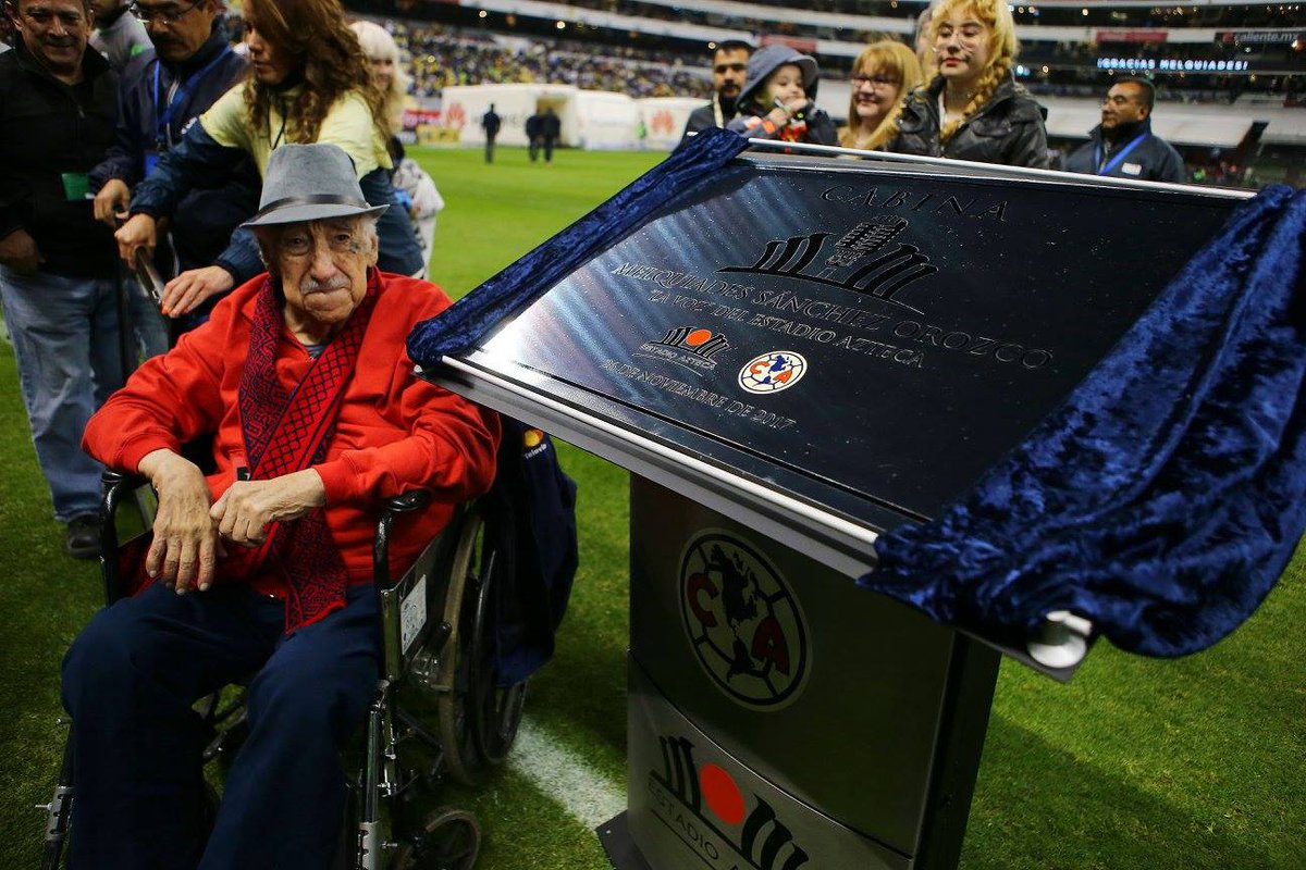 Don Melquiades seguirá siendo la voz del Estadio Azteca con 90 años