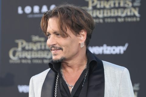 ¡Ups! Demandaron a Johnny Depp por pegarle a un miembro de su equipo de filmación