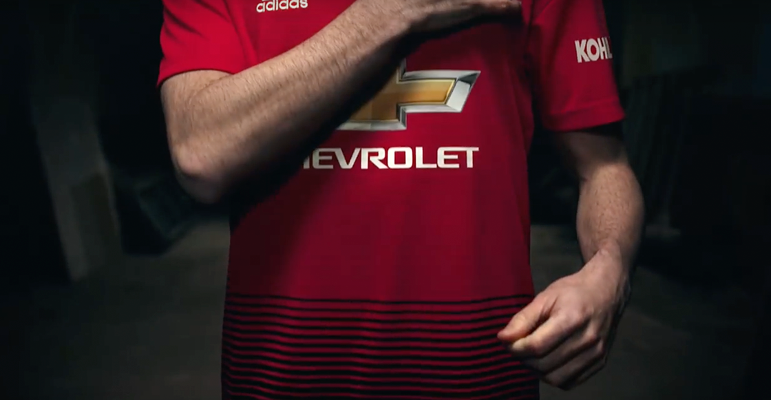 ¡Elegante! Manchester United presentó su nuevo uniforme
