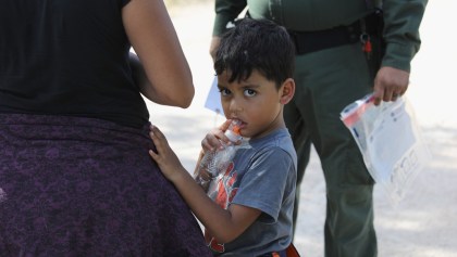 Comenzó el proceso de reunión de niños migrantes con sus padres en EEUU