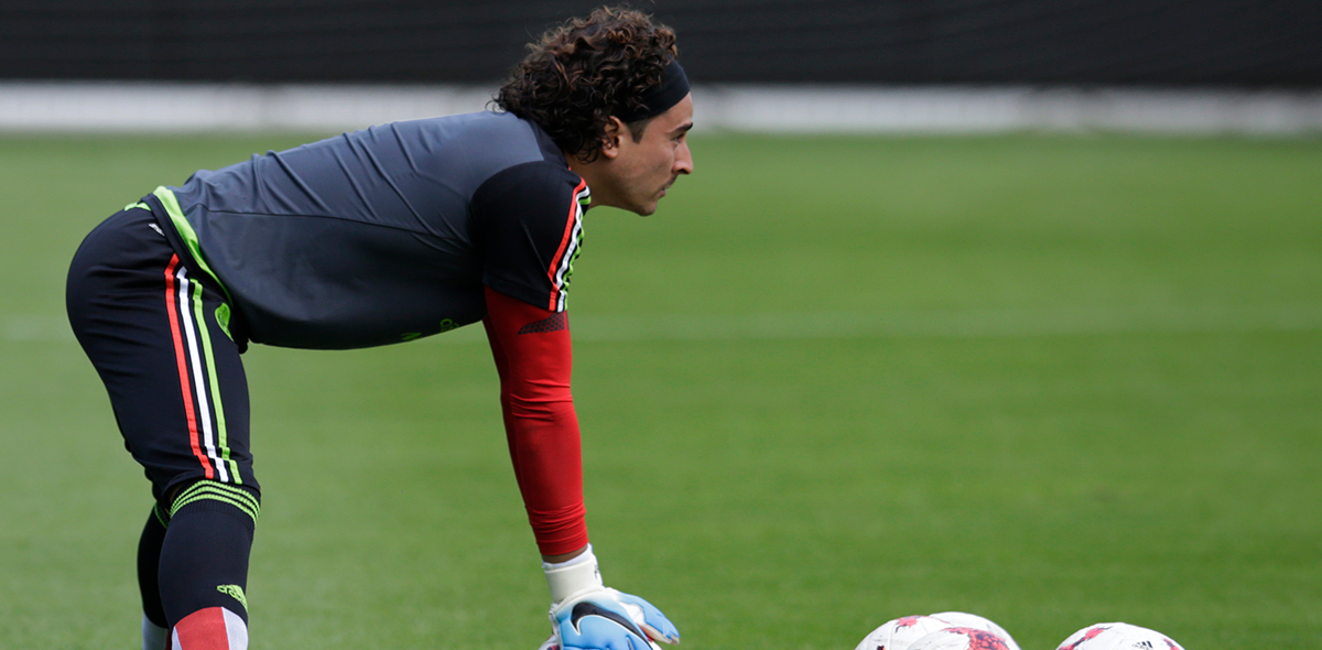 ¡Crack! Guillermo Ochoa se vuelve una prioridad para el Napoli