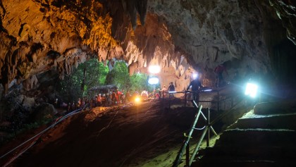 Operaciones para rescatar a los niños atrapados en cuevas de tailandia