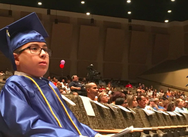 Este niño se graduó de la universidad... y sólo tiene 11 años