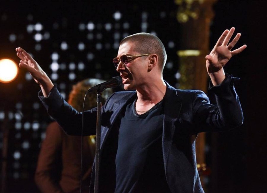 ¡Déjense ir! Los mejores memes del nuevo look de Alex Turner muy al estilo urbano