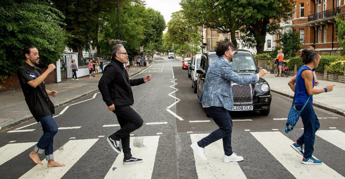 ¡Primero Paul y ahora ellos! ¡Café Tacvba reproduce la portada del Abbey Road!