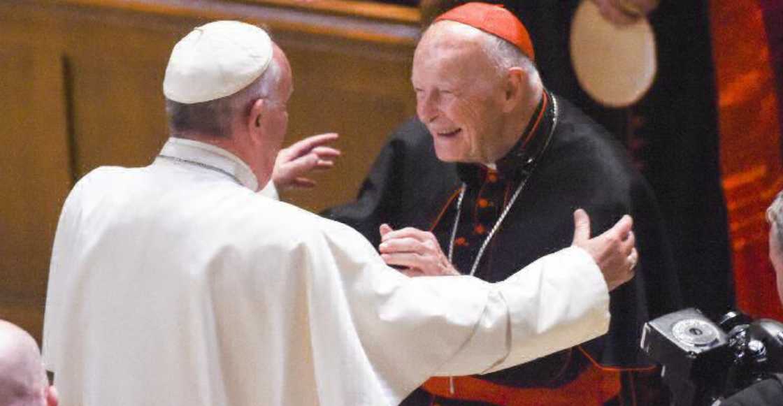Theodore McCarrick, cardenal de EU, renuncia tras denuncias de abuso sexual