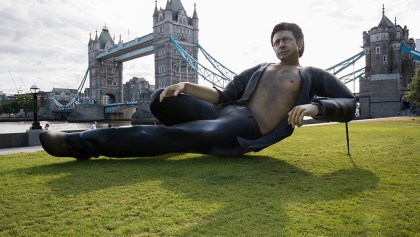 ¡Hola enfermerooo! Una estatua gigante de Jeff Goldblum aparece en Londres