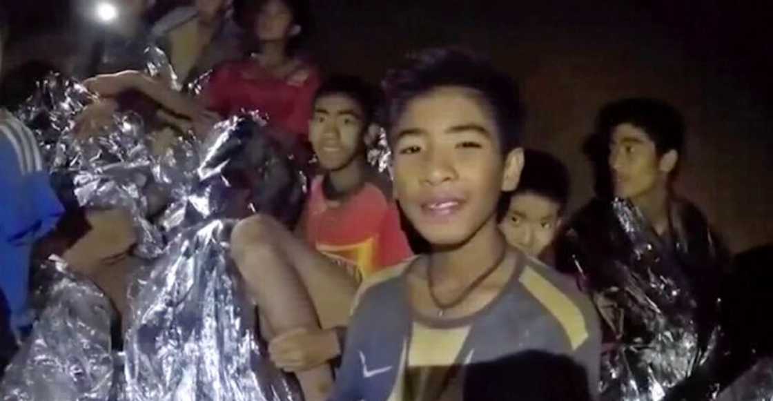 Niños atrapados en cueva de Tailandia piden comida a sus padres a través de cartas