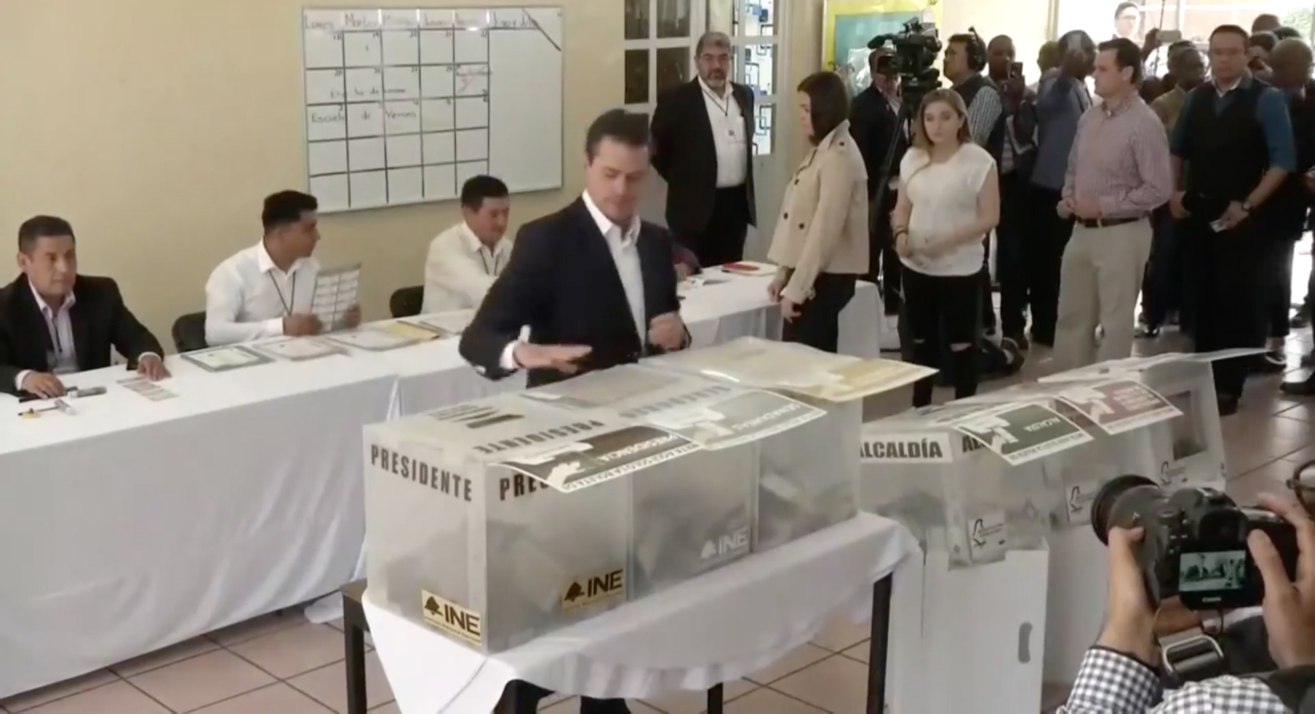 Peña Nieto votando