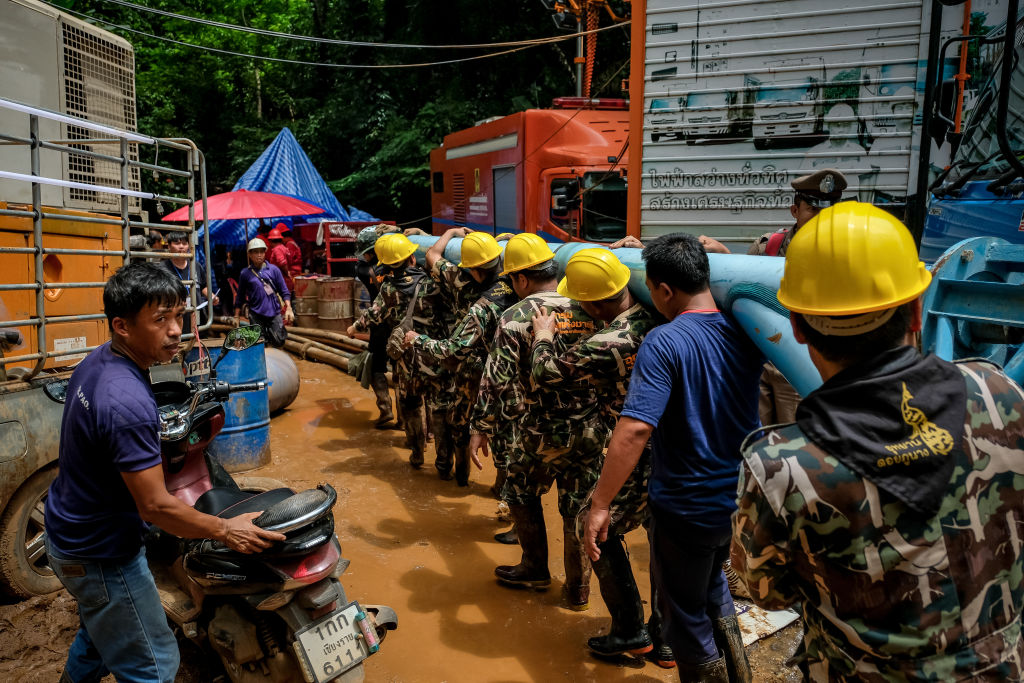 Equipo de rescate en Tailandia