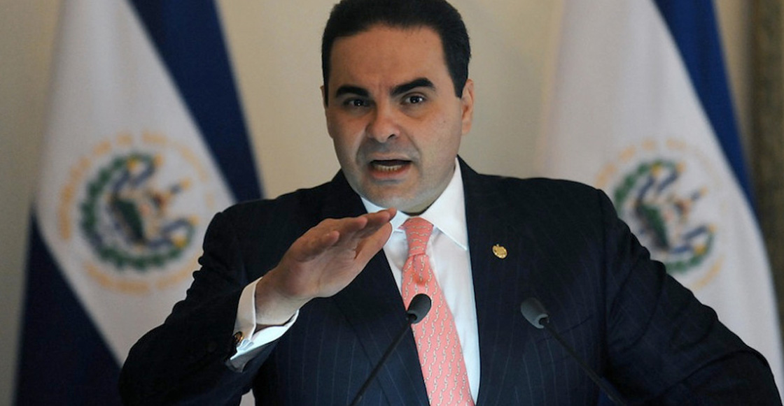 Expresidente de El Salvador se declara culpable de desviación de fondos