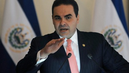 Expresidente de El Salvador se declara culpable de desviación de fondos