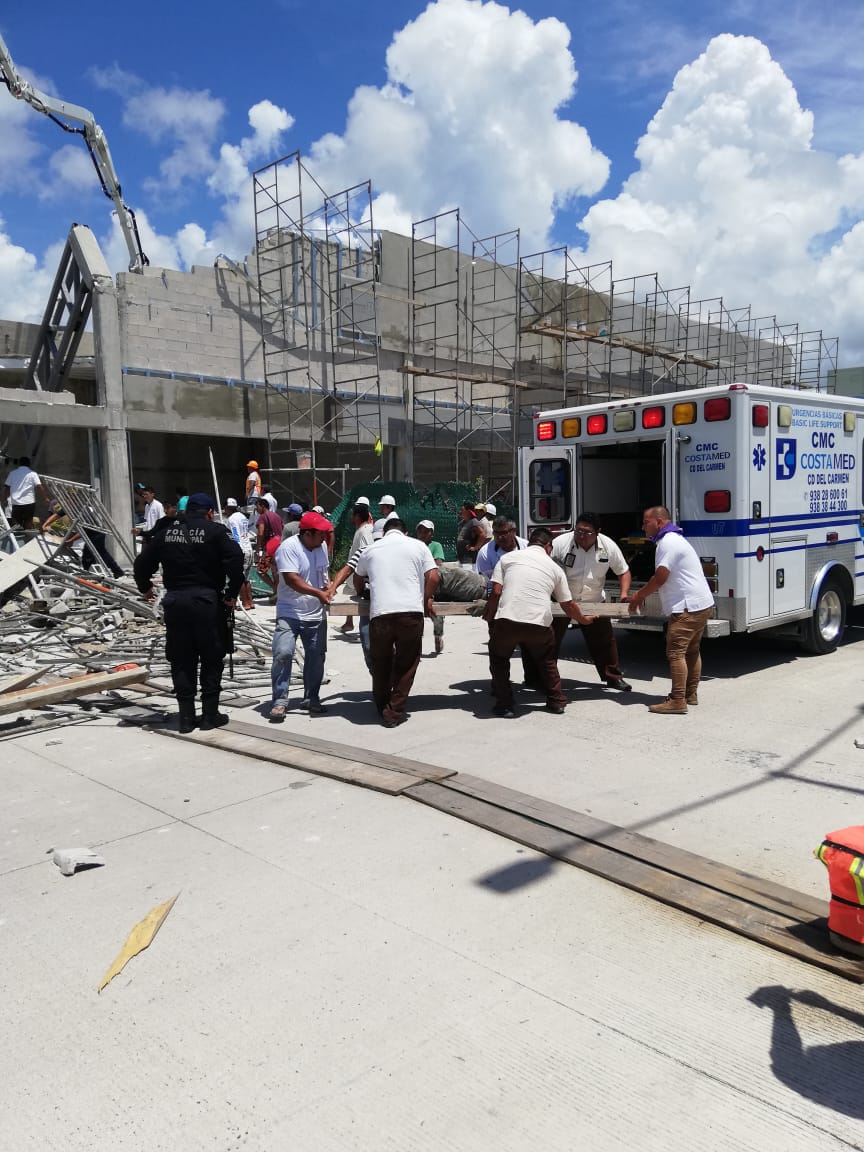 Derrumbe en Puerto Morelos deja al menos un muerto y varios lesionados