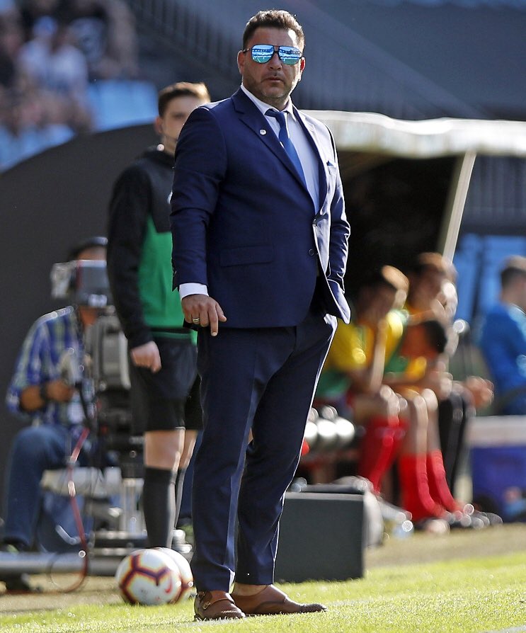 Antonio Mohamed y su outfit con