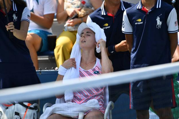 Polémica 'sexista' en el US Open con Alizé Cornet por acomodarse la playera