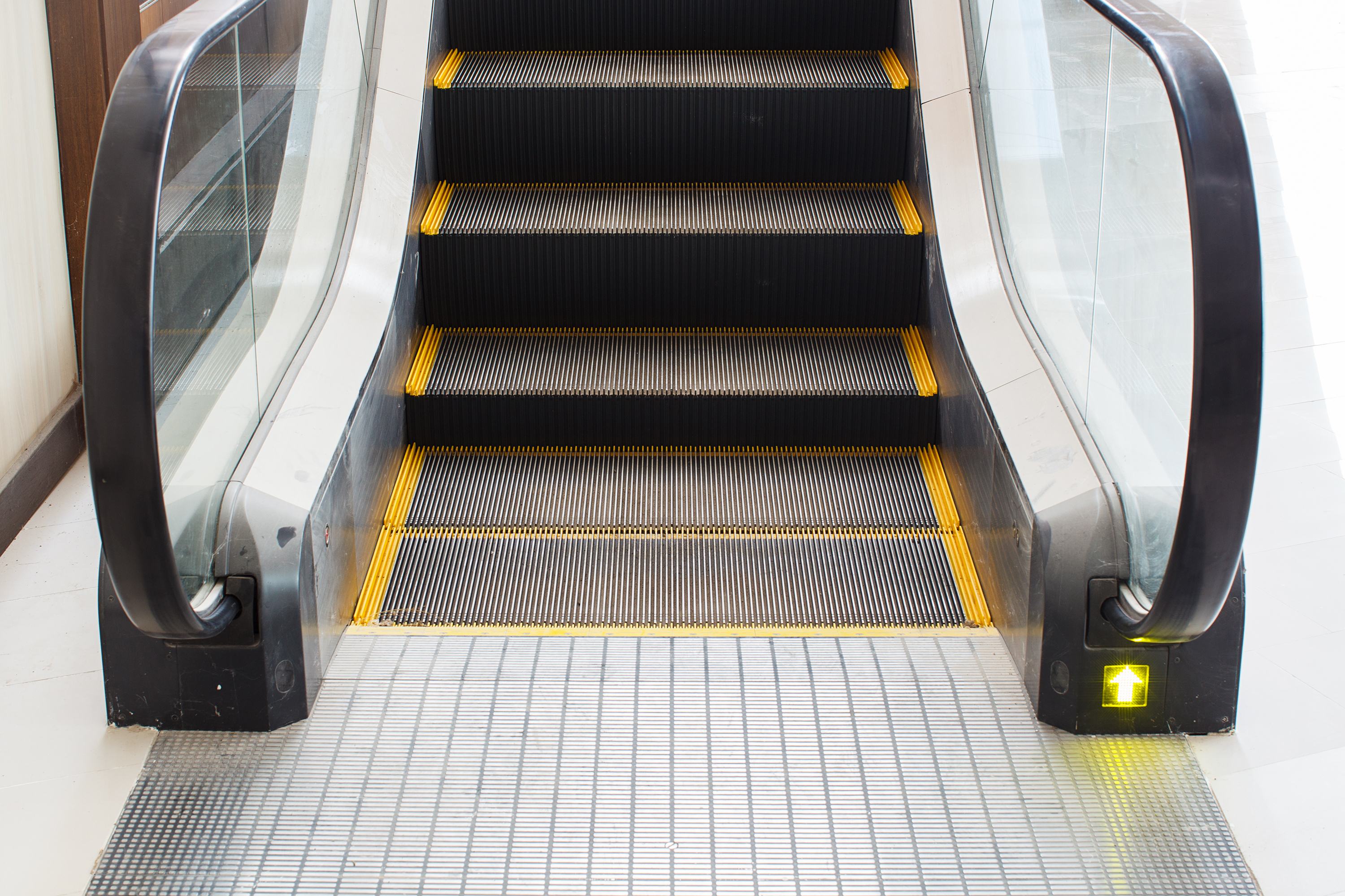 Urge cambias 197 escaleras eléctricas del metro