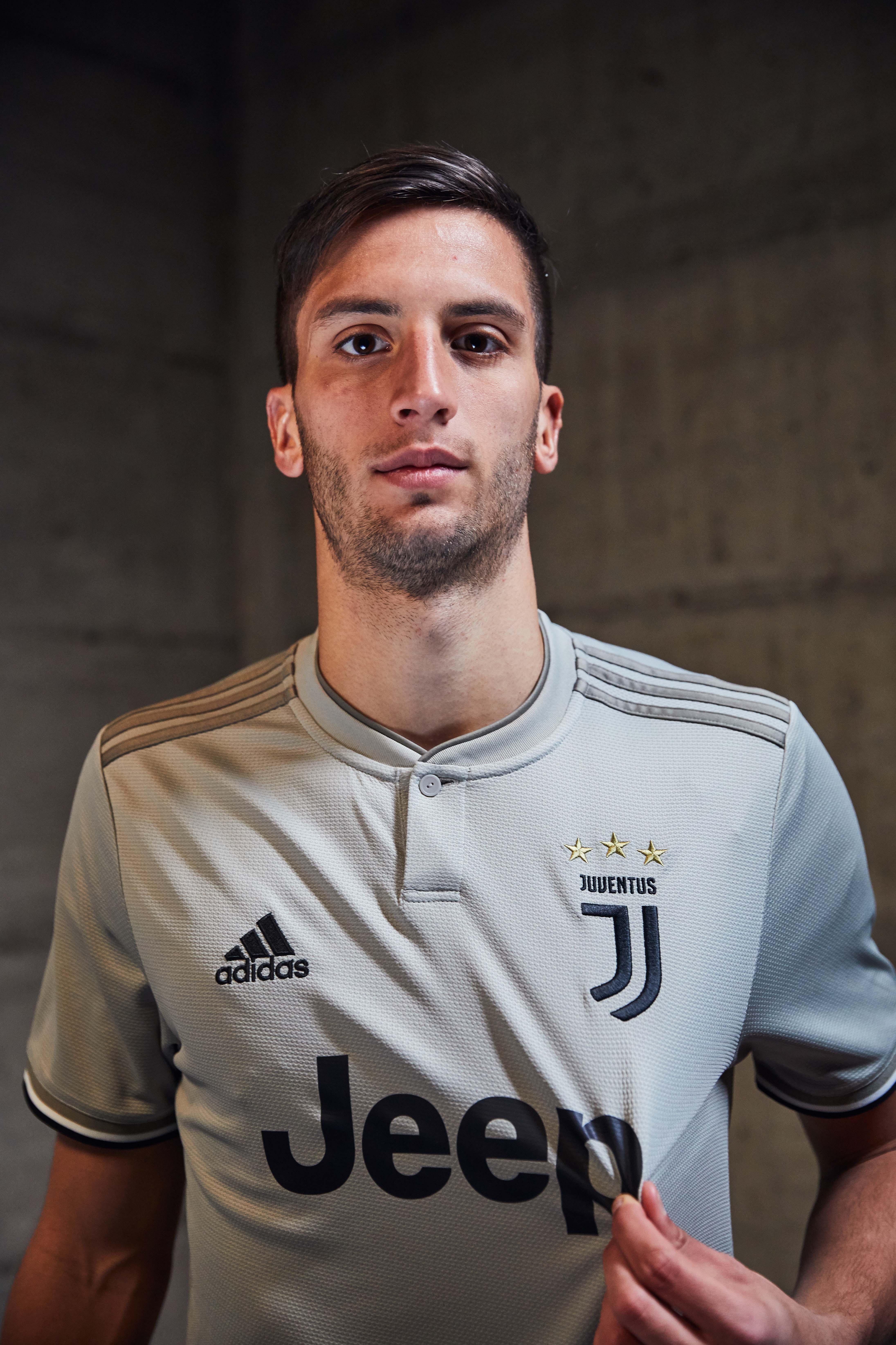 ¡De gala! Juventus presentó su nuevo uniforme de visitante para Serie A