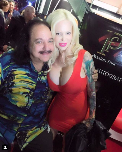 Fans pagan operación de Sabrina Sabrok