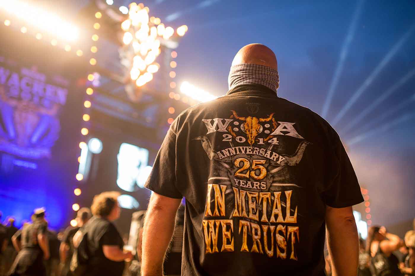 Viejitos se escapan a festival de heavy metal