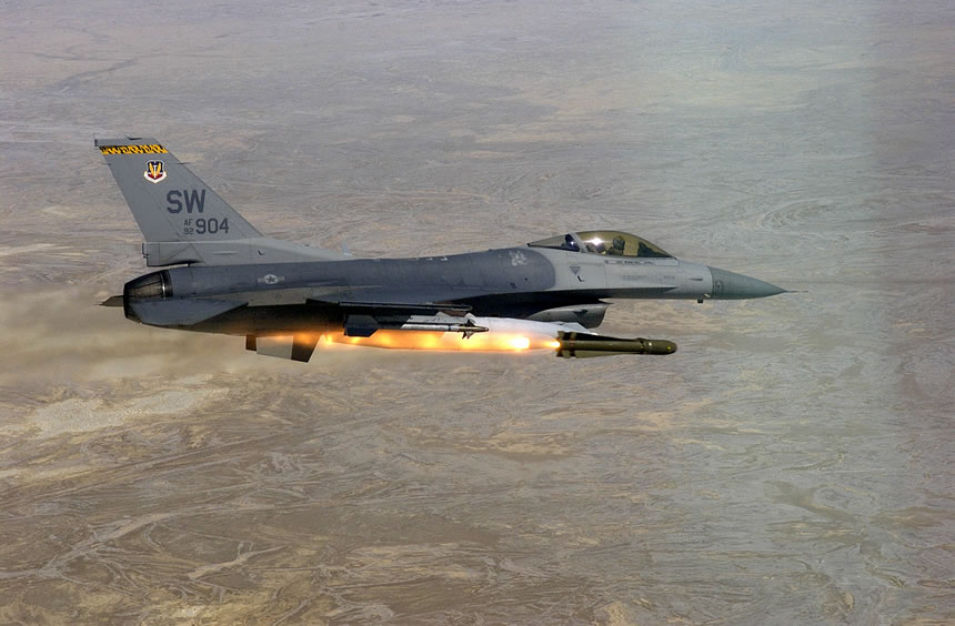 Piloto de guerra te hace sentir lo que es volar en un caza F-16 Viper en vídeo