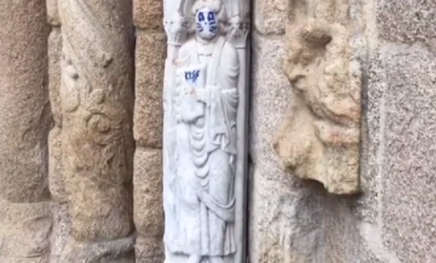 Vandalizan escultura en Catedral de Santiago
