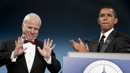 La emotiva despedida de Barack Obama al senador John McCain