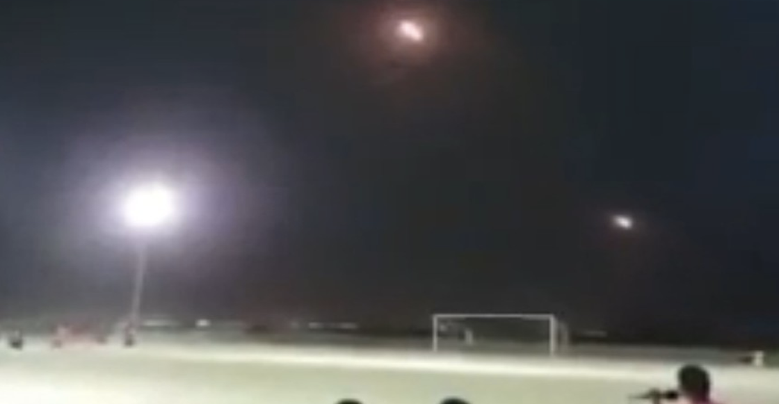 Los cuatro misiles que 'iluminaron' un partido de futbol en Yemen