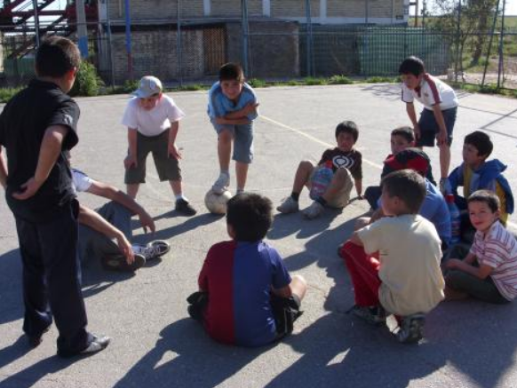 10 reglas sagradas del futbol callejero que seguramente conoces