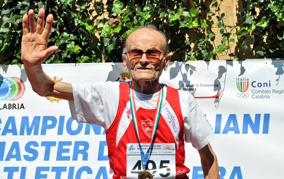 Giusseppe Ottaviani es campeón de salto de longitud... ¿con 102 años?