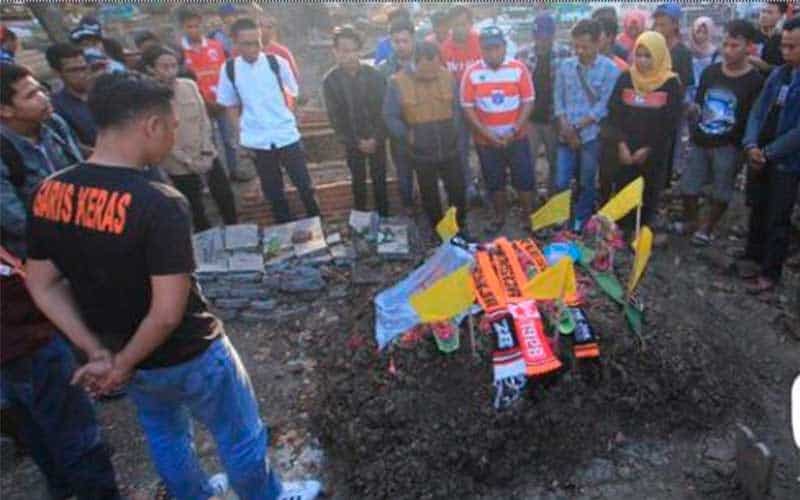 ¿Viste Liga MX? Indonesia suspende indefinidamente Liga de Futbol por fan muerto
