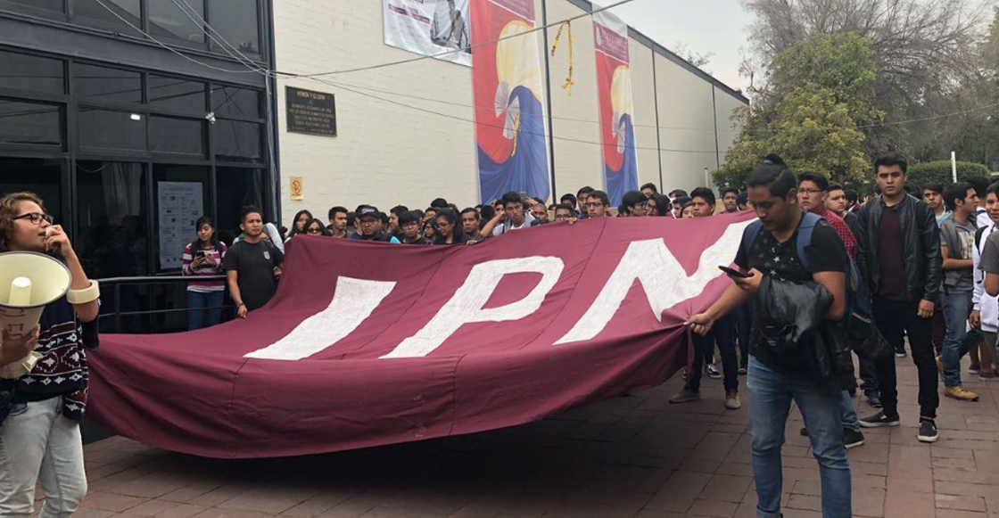 Alumnos de IPN se unen la marcha de la UNAM con rumbo a Rectoría