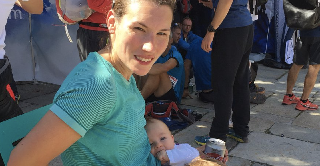 ¡Wow! Ultramaratonista amamantó a su bebé en plena carrera
