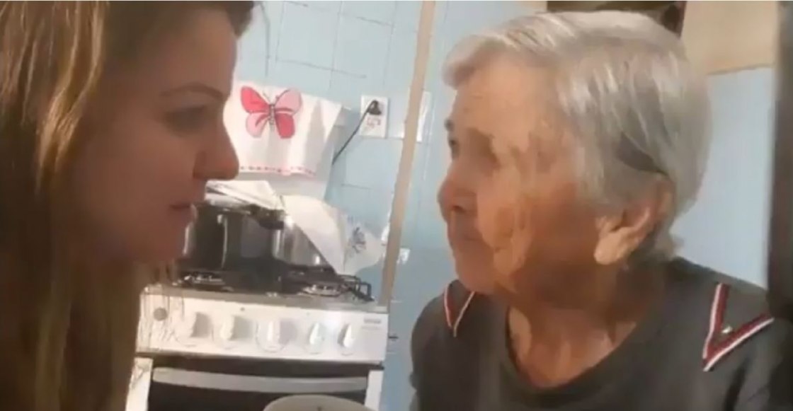 Abuelita con Alzheimer recuerda a su nieta y le dice que la ama