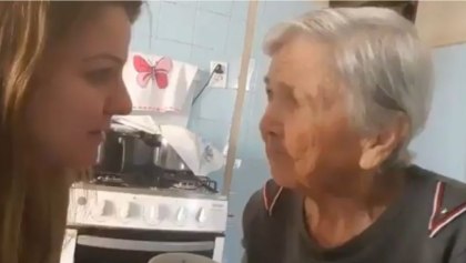 Abuelita con Alzheimer recuerda a su nieta y le dice que la ama