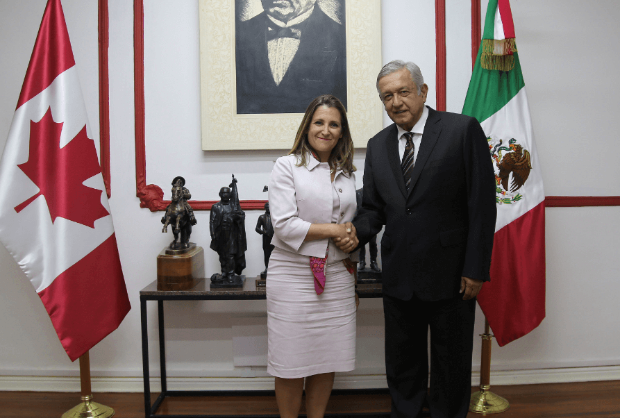 La canciller de Canadá, Chrystia Freelan y el presidente electo electo de México, Andrés Manuel López Obrador.