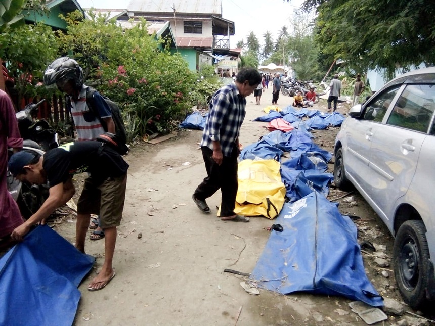 Devastación tras el terremoto y el tsunami que azotaron varias zonas de Indonesia