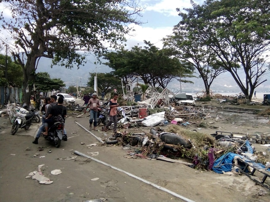 Devastación tras el terremoto y el tsunami que azotaron varias zonas de Indonesia