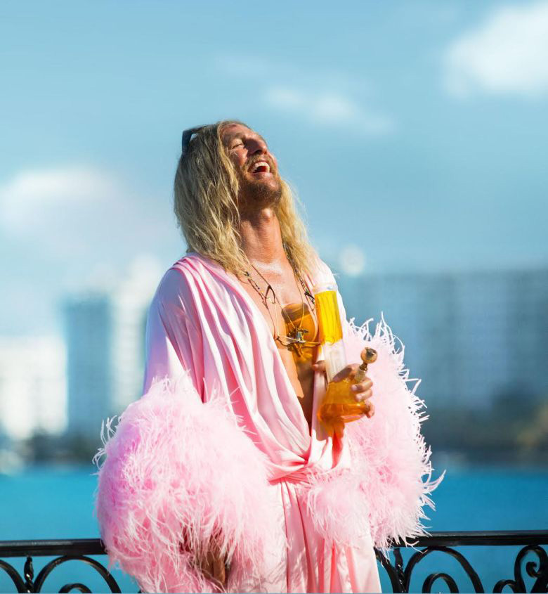 Harmony Korine regresa con un viaje de ácido en el tráiler de ‘The Beach Bum’