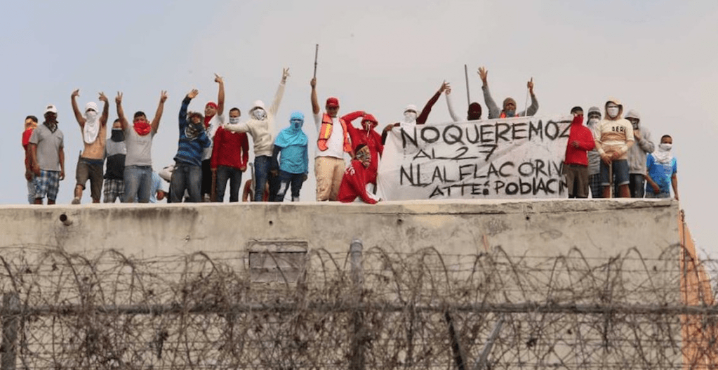 Reos protestan en el Penal de Topo Chico por cobro de cuotas