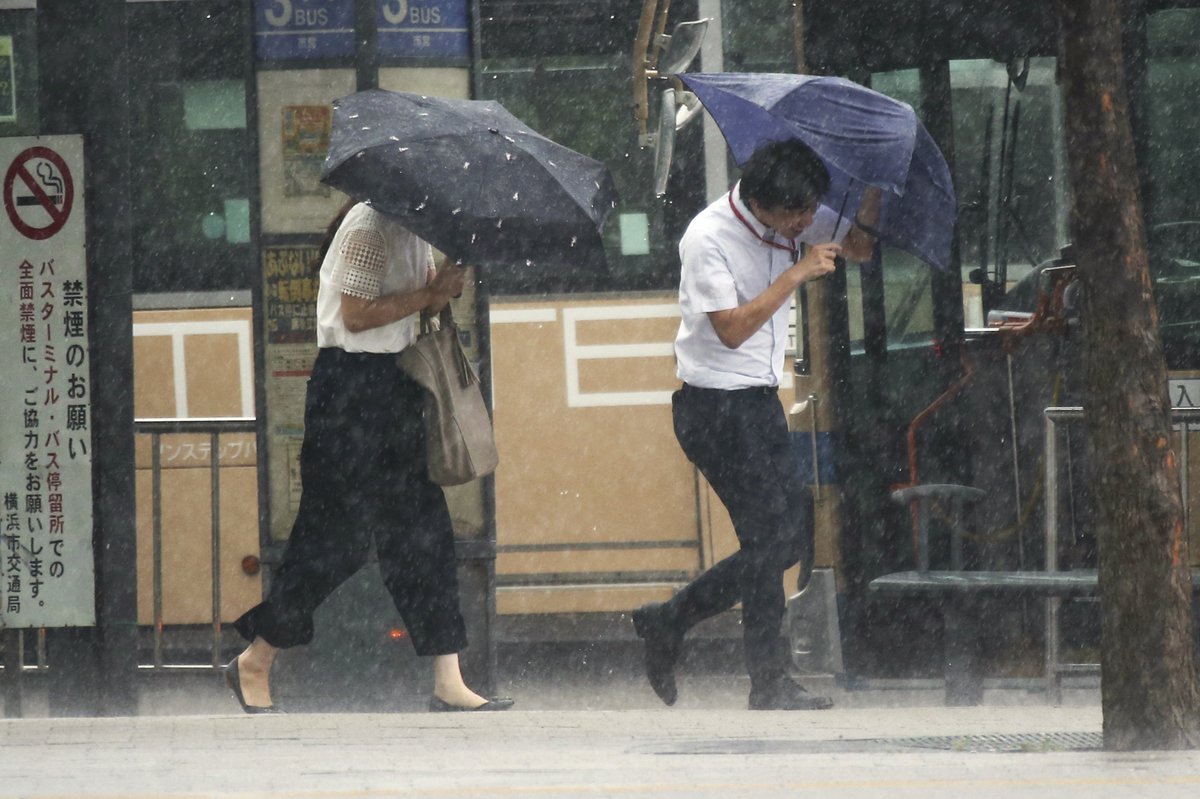 Tifón Jebi azota en Japón