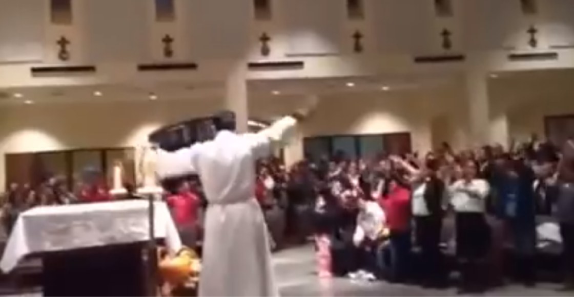 WTF? Un sacerdote hace alabanzas con una canción de 'High School Musical'